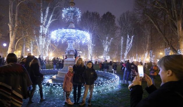 Na Zrinjevcu otvoren Advent u Zagrebu