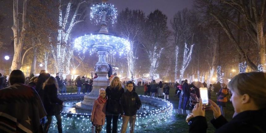 Na Zrinjevcu otvoren Advent u Zagrebu