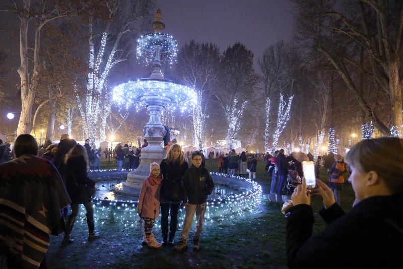 Na Zrinjevcu otvoren Advent u Zagrebu