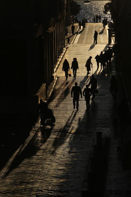 Približavanjem zimskog solsticija, odnosno tkzv. suncostaja dani su sve kraći, a sjene izražajnije.  Photo: Filip Brala/PIXSELL