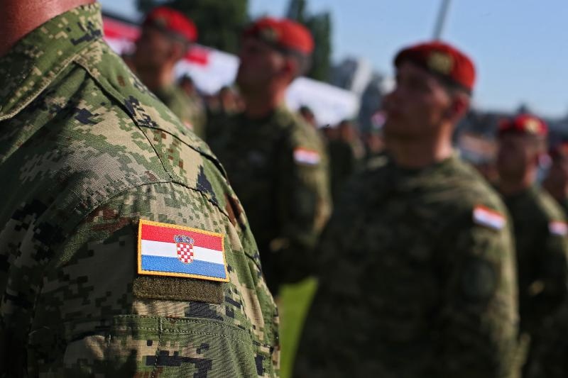 Svečano postrojavanje na stadionu u Kranjčevićevoj u povodu Dana Oružanih snaga Republike Hrvatske. Foto. PIXSELL Svečano postrojavanje na stadionu u Kranjčevićevoj u povodu Dana Oružanih snaga Republike Hrvatske. Foto. PIXSELL