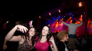 Karlovacko live: Halid Beslic i Crvena jabuka u dvorani Kresimir Cosic u Zadru, Foto: Leo Banic Karlovacko live: Halid Beslic i Crvena jabuka u dvorani Kresimir Cosic u Zadru, Foto: Leo Banic