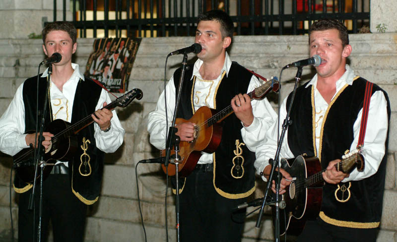 Pet Tambura na Narodnom trgu