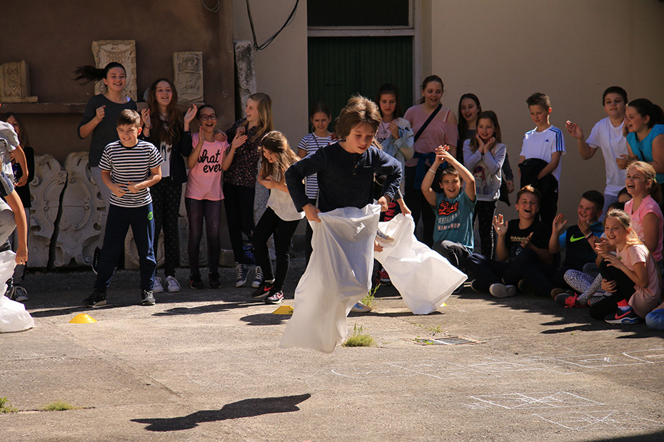 OŠ Zadarski otoci: “Igrajmo se igrajmo-igre dida moga”