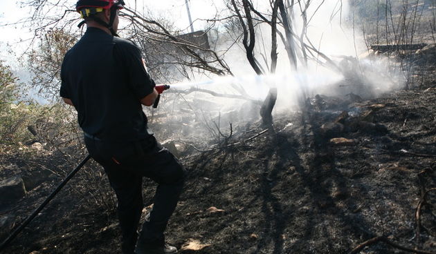 Zadar, 240811.
Iza 15 sati izbio je pozar u mjestu Smokovic pored Zadra koji su vatrogasci brzo ugasili.
Foto : Vladimir Ivanov / CROPIX