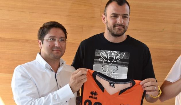 Gradski košarkaški klub Šibenik predstavio Ivu Ivanova i Domagoja Bašića kao pojačanja za naredu sezonu.  Photo: Hrvoje Jelavić/PIXSELL