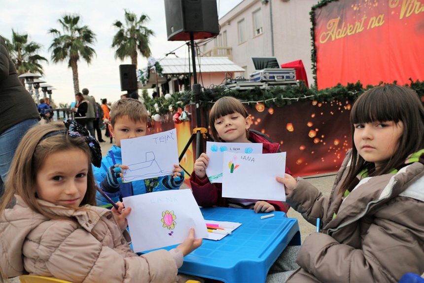 Sveti Nikola darivao mališane na Viru, Krampus bez posla Sveti Nikola darivao mališane na Viru, Krampus bez posla