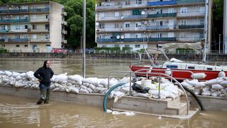 Obrovac: Poplava se polako povlači, stanovnici spašavaju stvari iz domova