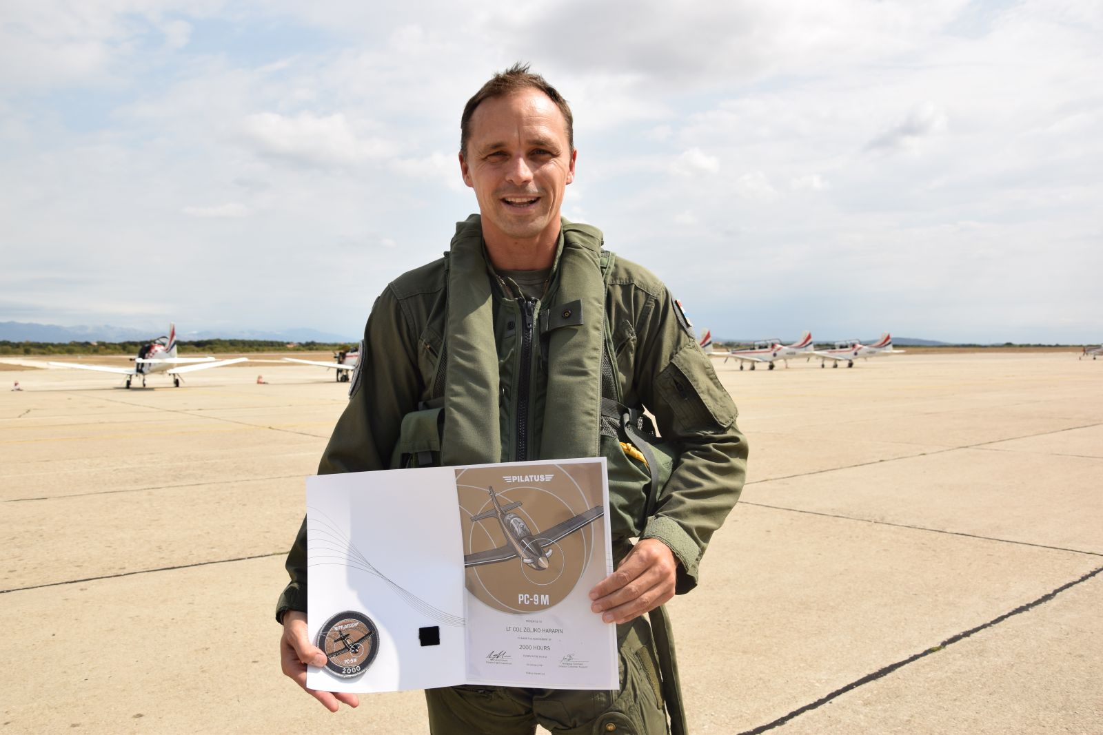 Pukovnik Harapin ostvario 2 tisuće sati naleta na Pilatusu Pukovnik Harapin ostvario 2 tisuće sati naleta na Pilatusu