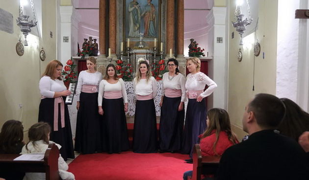 “Božićna čarolija” – koncert klapa u petrčanskoj crkvi sv. Ivana i Pavla