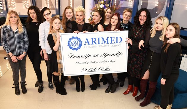 Indira Levak uručila stipendije najboljim učenicima