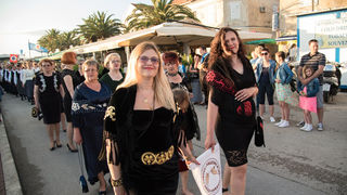 11. Gastol stol na biogradskoj rivi. Foto: Vinko Pešić 11. Gastol stol na biogradskoj rivi. Foto: Vinko Pešić