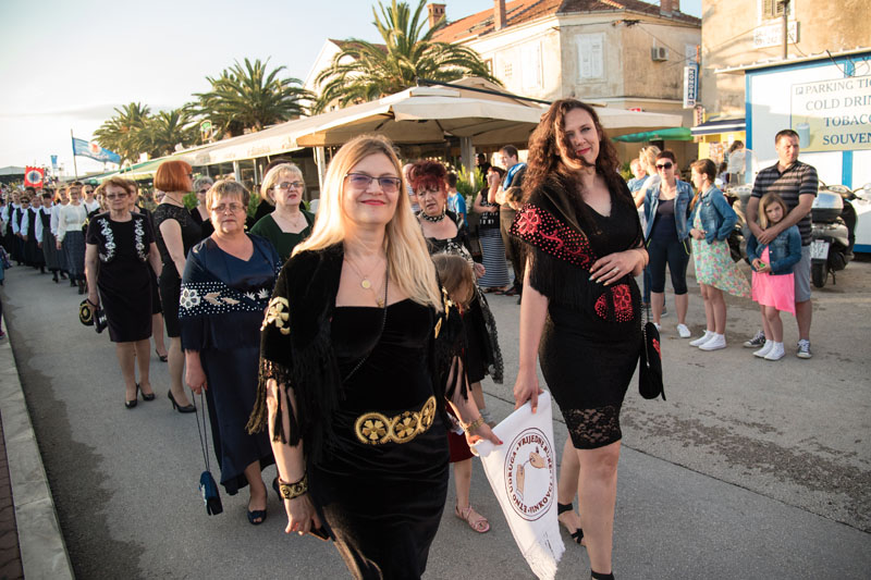 11. Gastol stol na biogradskoj rivi. Foto: Vinko Pešić 11. Gastol stol na biogradskoj rivi. Foto: Vinko Pešić