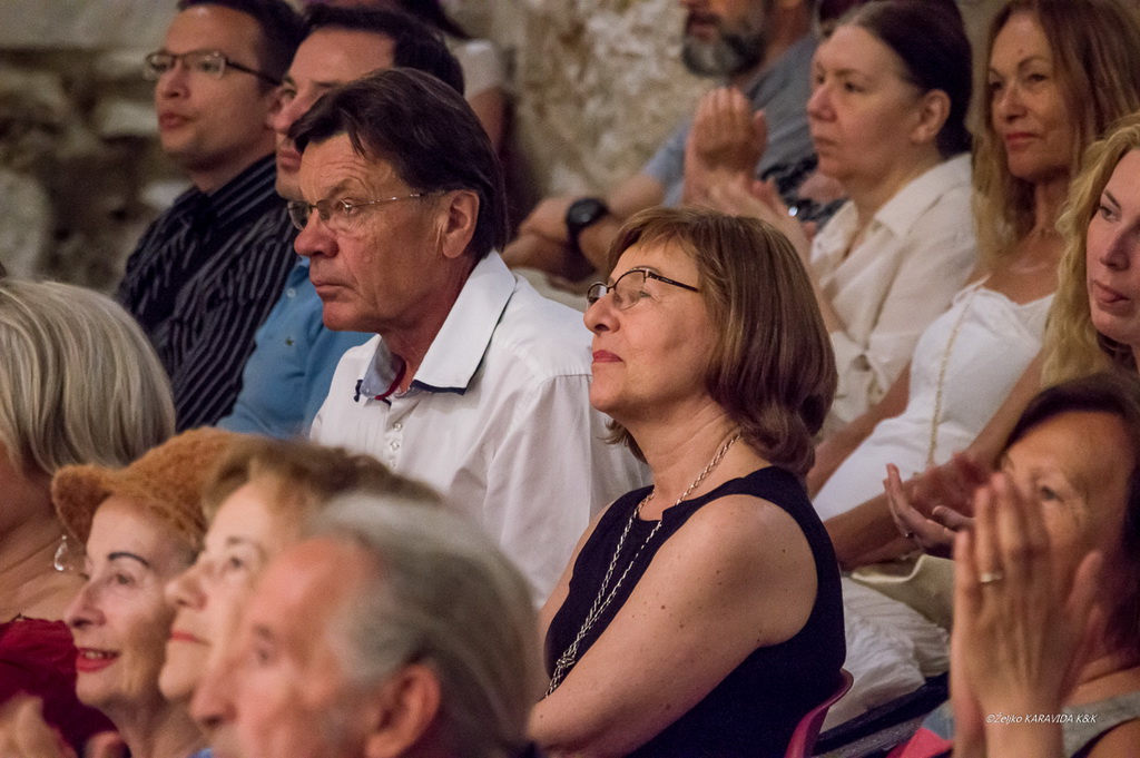 Roman i Milena Simović oduševili koncertom u crkvi Sv. Donata Roman i Milena Simović oduševili koncertom u crkvi Sv. Donata