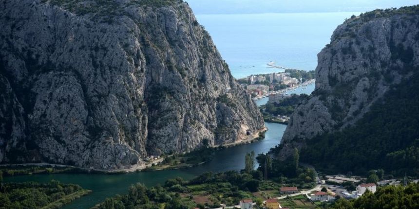 Split – Pogled na rijeku Cetinu i usce kod grada Omisa. Photo: Marko Prpic/PIXSELL Split – Pogled na rijeku Cetinu i usce kod grada Omisa. Photo: Marko Prpic/PIXSELL