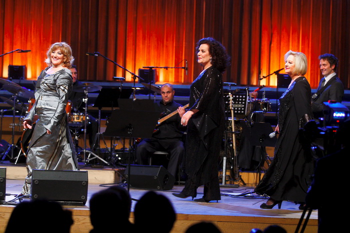 Zagreb 131011.
KD Vatroslav Lisinski.
Koncert Hrvatske dive, na kojem su nastupale Tereza Kesovija, Radojka Sverko i Gabi Novak.
Foto: Goran Mehkek / Cropix