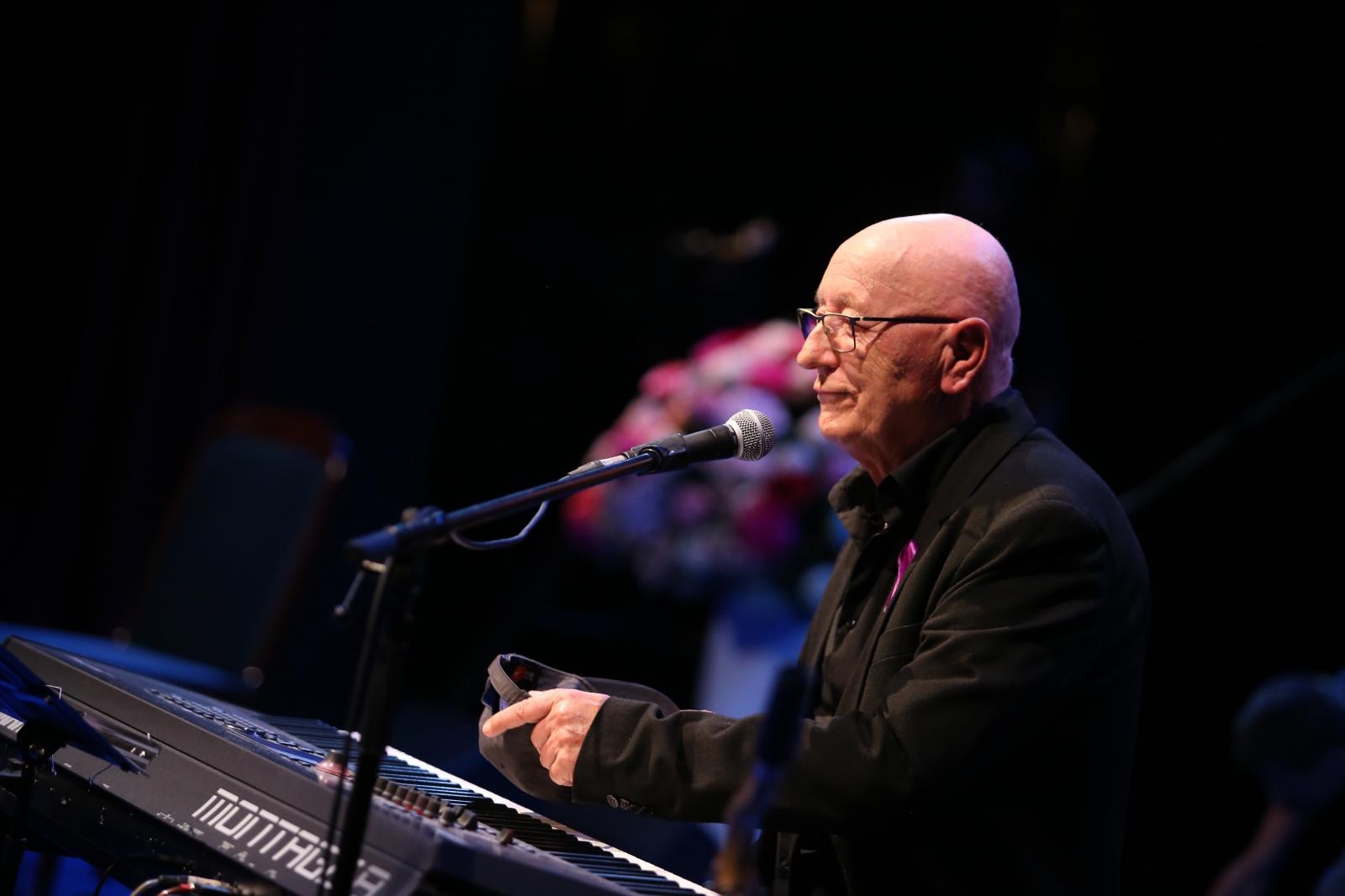 Koncertom ‘Vjeruj u ljubav’ obilježena 50. godišnjica Županijske lige protiv raka: zapjevao i Oliver Dragojević Koncertom ‘Vjeruj u ljubav’ obilježena 50. godišnjica Županijske lige protiv raka: zapjevao i Oliver Dragojević