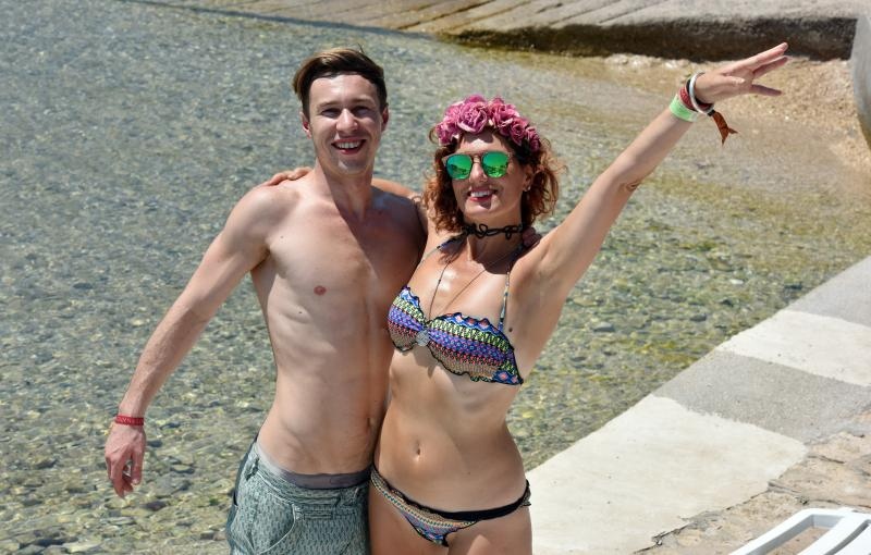 Posljednji dan Love International Festivala u Tisnom privukao je veliki broj mladih iz cijele Europe, a najviče iz Velike Britanije. Photo: Hrvoje Jelavić/PIXSELL Posljednji dan Love International Festivala u Tisnom privukao je veliki broj mladih iz cijele Europe, a najviče iz Velike Britanije. Photo: Hrvoje Jelavić/PIXSELL