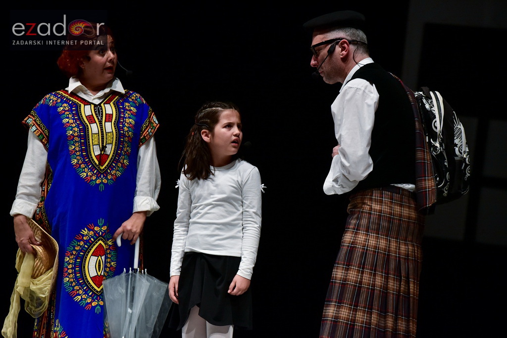 Predstava “Odgojoj” Plesne udruge Gesta u HNK Zadar