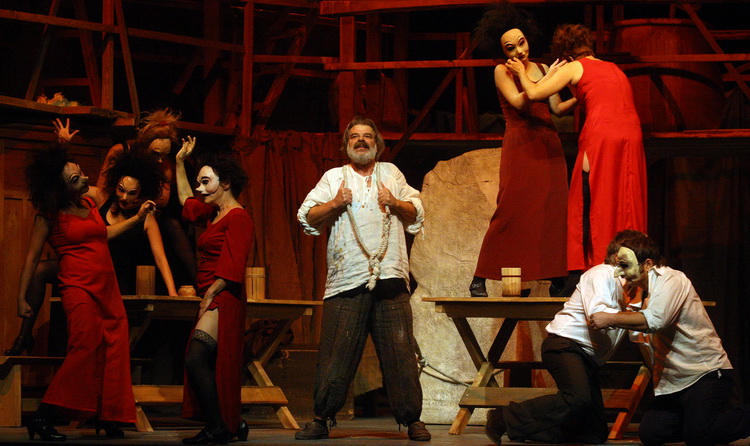 Zadar, 181010.
Kazalista lutaka Zadar u crkvi Sv. Dominika, veceras je premijerno izvelo predstava Michelangelo Buonarroti nastala prema drami Miroslava Krleze. Reziju i prilagodbu teksta potpisuje Drazen Ferencina, Michelangela igra Zlatko Kosta, a lik p Zadar, 181010.
Kazalista lutaka Zadar u crkvi Sv. Dominika, veceras je premijerno izvelo predstava Michelangelo Buonarroti nastala prema drami Miroslava Krleze. Reziju i prilagodbu teksta potpisuje Drazen Ferencina, Michelangela igra Zlatko Kosta, a lik p