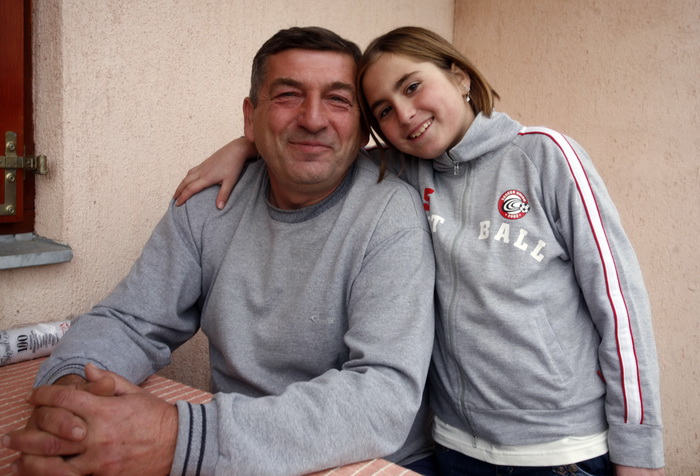 Deringaj, 251110.
Hrvatski i srbijanski predsjednik Ivo Josipovic i Boris Tadic posjetili su u cetvrtak srpsku povratnicku obitelj Markovic u selu Deringaju kod Gracaca. Josipovic i Tadic koji boravi u dvodnevnom posjetu Hrvatskoj bili su gosti u domu ce Deringaj, 251110.
Hrvatski i srbijanski predsjednik Ivo Josipovic i Boris Tadic posjetili su u cetvrtak srpsku povratnicku obitelj Markovic u selu Deringaju kod Gracaca. Josipovic i Tadic koji boravi u dvodnevnom posjetu Hrvatskoj bili su gosti u domu ce