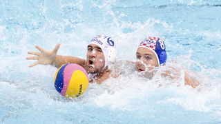 Zagreb, 090910.
Bazen Mladosti na Savi.
29. Europsko prvenstvo u vaterpolu,
Polufinalna utakmica Hrvatska -Srbija.
Na slici:Pjetlovic Dusko i Anto Buslje u akciji.
Foto: Goran Mehkek / CROPIX