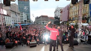 Zlatne tenisače na Trgu bana Josipa Jelačića dočekale tisuće navijača Zlatne tenisače na Trgu bana Josipa Jelačića dočekale tisuće navijača