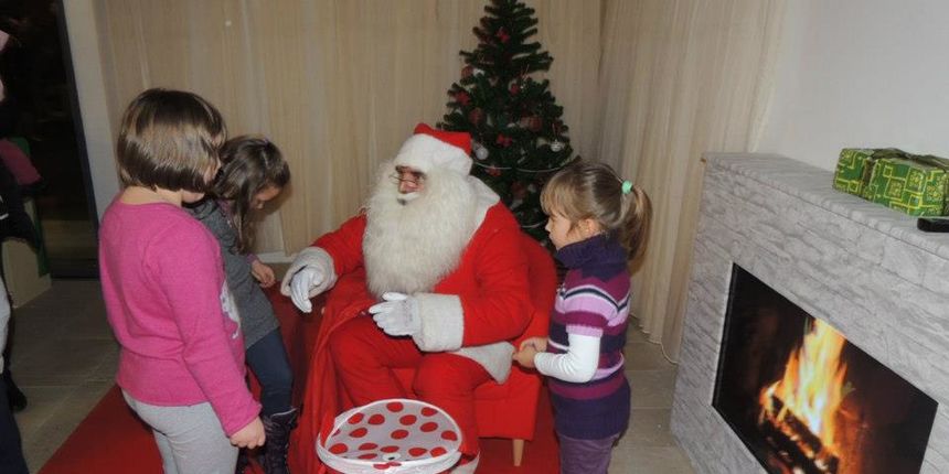 Advent u Pagu 2012 kuća djeda mraza