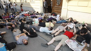 Zagreb, 130710.
Cirilometodska ulica.
Ispred gradske skupstine.
Udruge Zelena akcija i Pravo na grad organiziraju nastavak prosvjeda gradjana zbog gradnje ulazno-izlazne rampe u Varsavskoj za garazu Hoto grupe Tomislava Horvatincica.
Na slici: Prosvjednic Zagreb, 130710.
Cirilometodska ulica.
Ispred gradske skupstine.
Udruge Zelena akcija i Pravo na grad organiziraju nastavak prosvjeda gradjana zbog gradnje ulazno-izlazne rampe u Varsavskoj za garazu Hoto grupe Tomislava Horvatincica.
Na slici: Prosvjednic