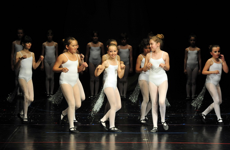 HNK Zadar: Plesna udruga Festa – “Izašli iz priče (a netko i iz papučice)”, Foto: Željko Karavida HNK Zadar: Plesna udruga Festa – “Izašli iz priče (a netko i iz papučice)”, Foto: Željko Karavida