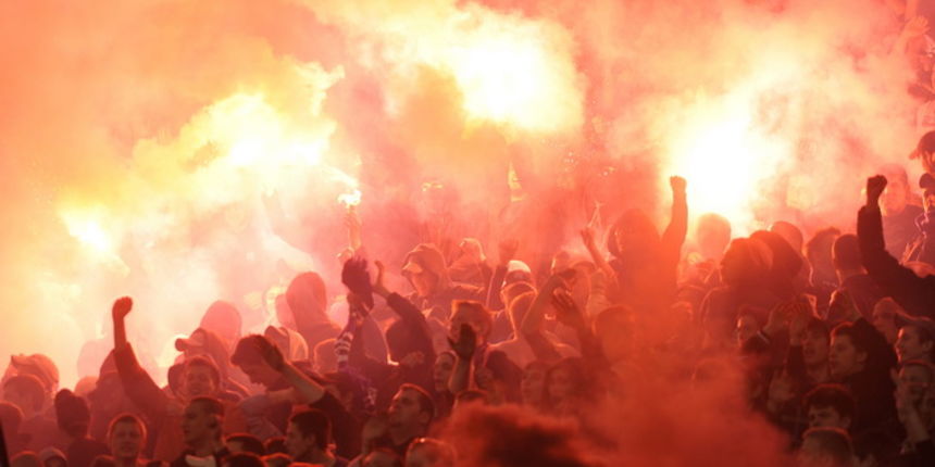 Zagreb, 170312.
Maksimirski stadion.
Nogometna utakmica 22. kola MAXtv 1.HNL izmedju GNK Dinamo i NK Hajduk.
Na slici: bakljada BBB-a na sjeveru.
Foto: Marko Miscevic / CROPIX