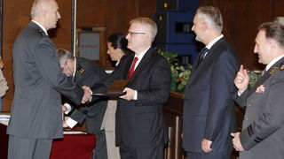 Zagreb, 020811.
Stanciceva ulica.
Ministarstvo obrane.
Podjela priznjanja i promaknuca hrvatskim casnicima povodom obiljezavanja akcije oluja.
Odlikovanja i promaknuca podjelio je predsjednik Ivo Josipovic.
Foto: Goran Mehkek / Cropix