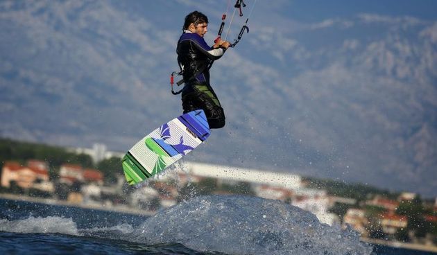 Nin – Pjescana ninska plaza idealna je za kitesurfere kad ih posluzi dobar vjetar, bilo da je to bura s Velebita ili tramontana. Photo: Filip Brala/PIXSELL Autor  Filip Brala/PIXSELL Ključne riječi  more, posjet, Nin, surferi, surfanje, kitesurfing, ninsk