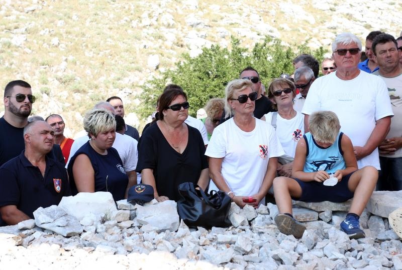 30.08.2015., Kornati – Na otoku Kornatu obiljezena je 8. obljetnica stradanja 12 vatrogasaca iz Sibenika, Vodica i Tisnog. Photo: Dusko Jaramaz/PIXSELL 30.08.2015., Kornati – Na otoku Kornatu obiljezena je 8. obljetnica stradanja 12 vatrogasaca iz Sibenika, Vodica i Tisnog. Photo: Dusko Jaramaz/PIXSELL