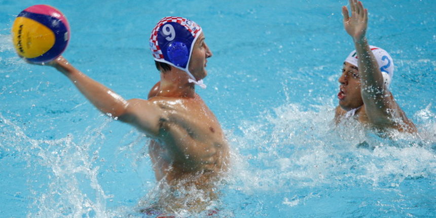 Zagreb, 050910. Bazen Mladost na Savi. 29. Europsko prvenstvo u vaterpolu. Hrvatska – Italija Na fotografiji: Sandro Sukno i Stefano Luongo. Foto: Ronald Gorsic / CROPIX