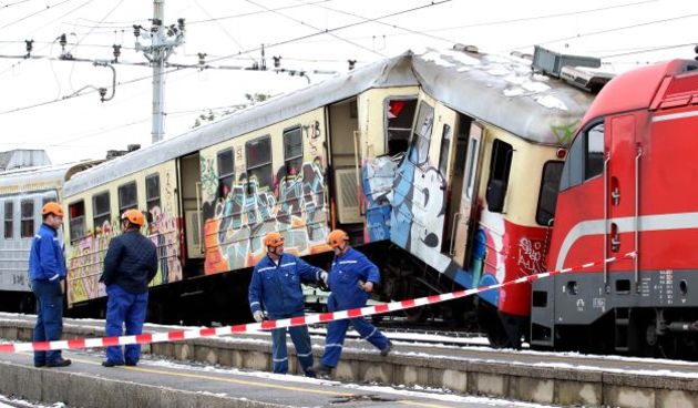 Sudar putničkih vlakova u Sloveniji: delo/cropix
