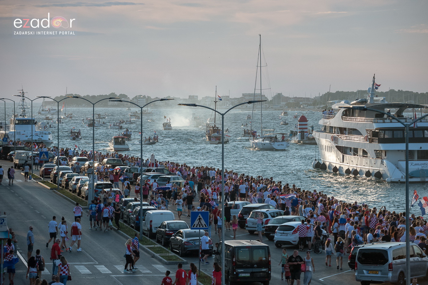 Zadar priredio čudesan doček svojim Vatrenim herojima (1)