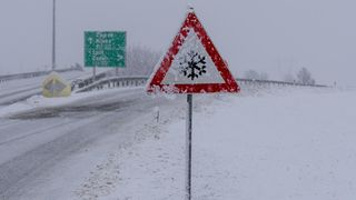 Snijeg i zimski uvjeti kod čvora Gospić na autocesti A1