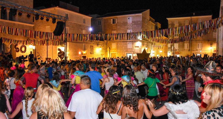 Jubilarni 60. paški ljetni karneval Jubilarni 60. paški ljetni karneval