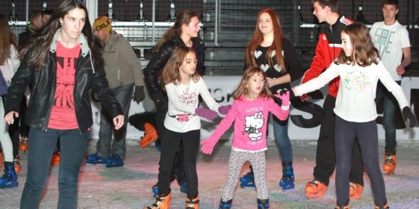 Split – U Spaladium Areni otvoreno je klizaliste koje ce prva tri dana biti besplatno. Klizanje. Photo: Ivana Ivanovic/PIXSELL Split – U Spaladium Areni otvoreno je klizaliste koje ce prva tri dana biti besplatno. Klizanje. Photo: Ivana Ivanovic/PIXSELL