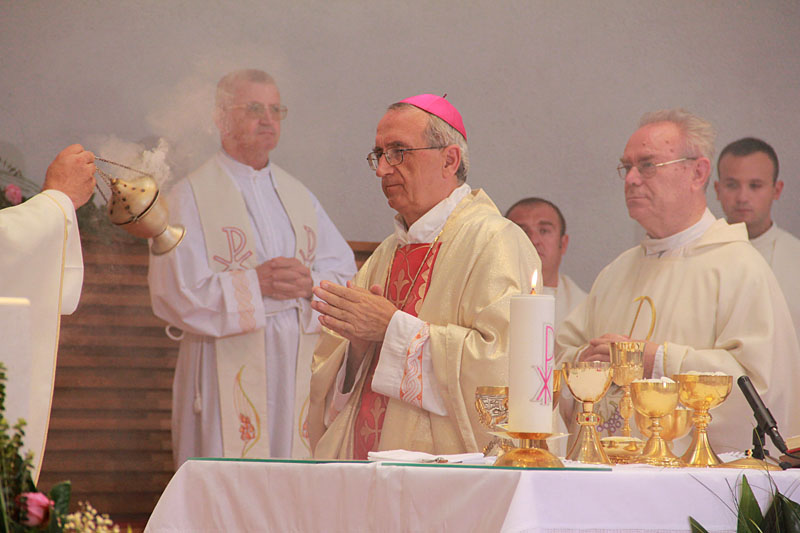 U Skabrnji odrzano veliko misno slavlje i procesija povodom blagdana Velike Gospe U Skabrnji odrzano veliko misno slavlje i procesija povodom blagdana Velike Gospe