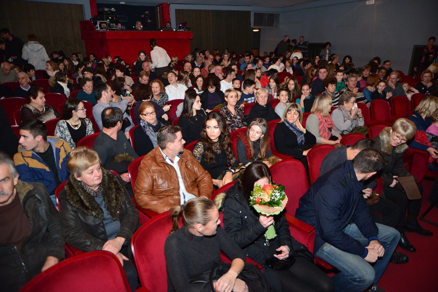 Premijera predstave “U sjeni” udruge “Igrajmo se” Premijera predstave “U sjeni” udruge “Igrajmo se”