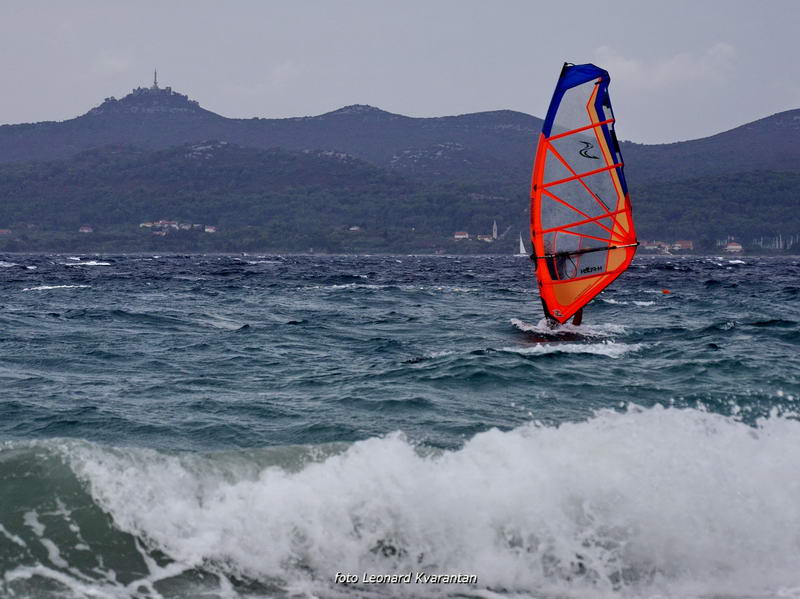 Kiteri i surferi uživali u jakom jugu