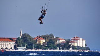 Surferi i kiteri došli na svoje pred neveru