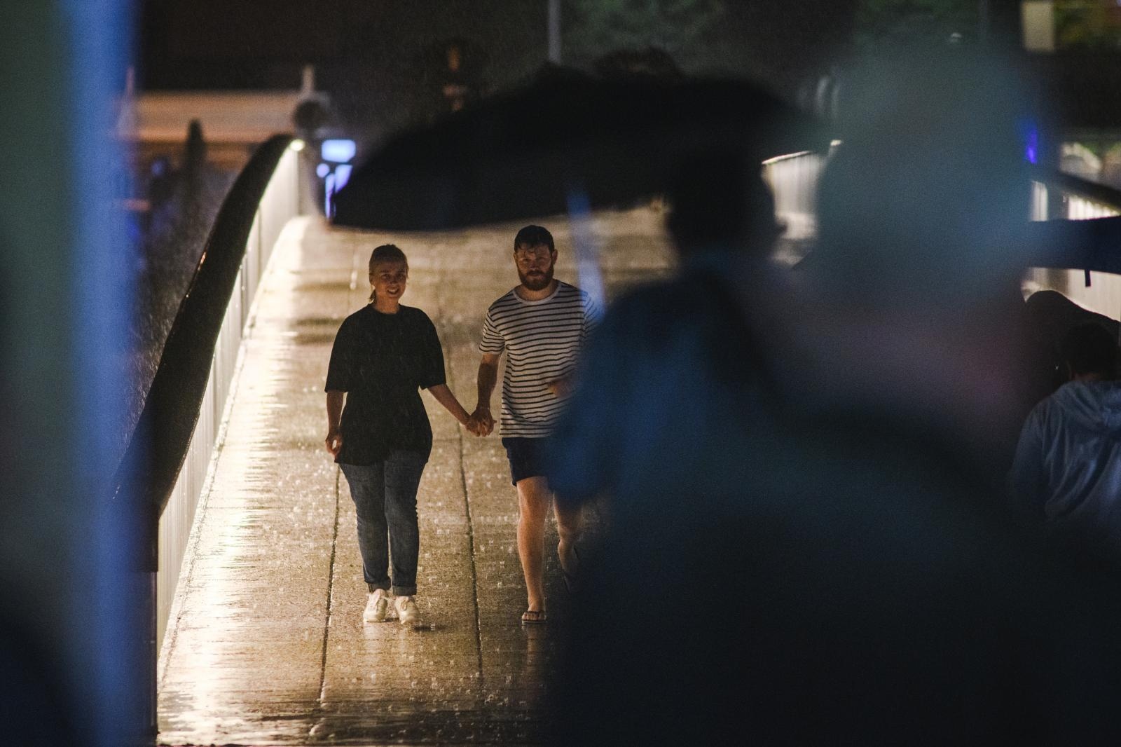 Kiša je potopila ulice grada. Jesen je stigla u svom svojem sjaju