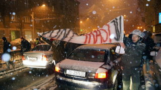 Zagreb, 220213.
Tristotinjak prosvjednika prosetalo je ulicama Zagreba u sklopu prosvjeda koji su organizirale skupine Occupy Croatia i Anonymous Hrvatska. U prosvjednoj setnji na nekoliko minuta zastali su uz zgrade Narodne banke, HDZ-a i SDP-a.
Na fotog Zagreb, 220213.
Tristotinjak prosvjednika prosetalo je ulicama Zagreba u sklopu prosvjeda koji su organizirale skupine Occupy Croatia i Anonymous Hrvatska. U prosvjednoj setnji na nekoliko minuta zastali su uz zgrade Narodne banke, HDZ-a i SDP-a.
Na fotog