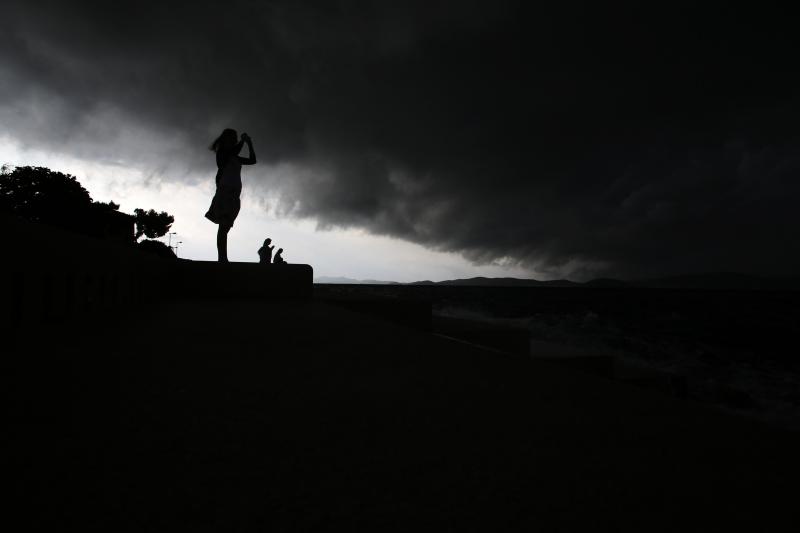 Opis  30.07.2014., Zadar – Ciklona Melisa jutros je na zadarsko podrucje donijela snazno nevrijeme praceno kisom i grmljavinom. Photo: Filip Brala/PIXSELL Autor  Filip Brala/PIXSELL Ključne riječi  ciklona, melisa, fronta, kisa, nevrijeme