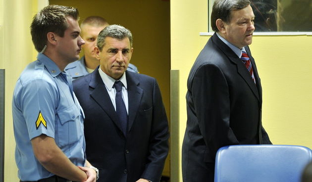 Den Haag (Nizozemska), 161112.
Generali Mladen Markac i Ante Gotovina u sudnici Medjunarodnog suda za ratne zlocine pocinjene na podrucju bivse Jugoslavije, za vrijeme izricanja drugostupanjske presude Zalbenog vijeca suda u slucaju ‘Operacija oluja’.
Na