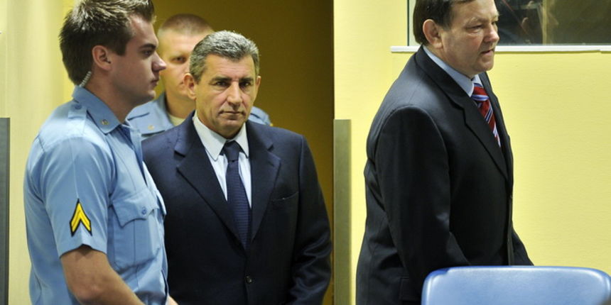 Den Haag (Nizozemska), 161112.
Generali Mladen Markac i Ante Gotovina u sudnici Medjunarodnog suda za ratne zlocine pocinjene na podrucju bivse Jugoslavije, za vrijeme izricanja drugostupanjske presude Zalbenog vijeca suda u slucaju ‘Operacija oluja’.
Na Den Haag (Nizozemska), 161112.
Generali Mladen Markac i Ante Gotovina u sudnici Medjunarodnog suda za ratne zlocine pocinjene na podrucju bivse Jugoslavije, za vrijeme izricanja drugostupanjske presude Zalbenog vijeca suda u slucaju ‘Operacija oluja’.
Na