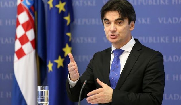 Potpredsjednik Vlade Republike Hrvatske i ministar regionalnoga razvoja i fondova Europske unije Branko Grcic na konferenciji za medije predstavio je prioritete ulaganja iz operativnog programa Konkurentnost i kohezija, zapocete i pripremljene projekte, t